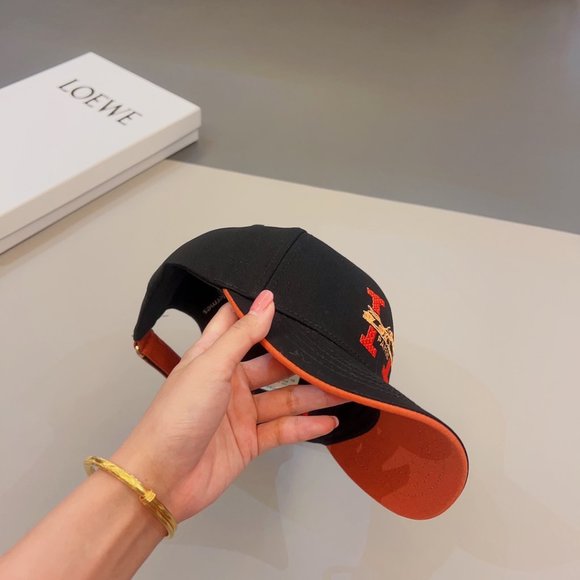 AUTHENTIC Hermes Hats main image 5